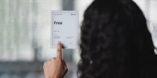 Manage your meeting rooms with an App and Display combo
